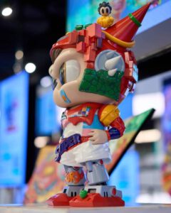 Watchboy sculpture, Fiberglass, 30x30x50 cm., 2022(3)